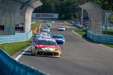 NASCAR Xfinity Driver, Sammy Smith (18) Watkins Glen NY 'deki Watkins Flen International' da Shriners Çocuklar 200 için yarışıyor..