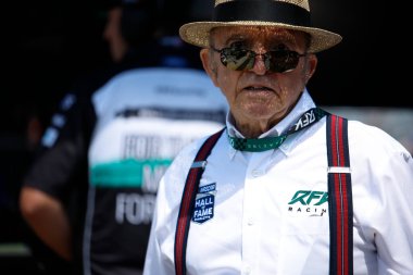 NASCAR Cup Serisi Sürücüsü Brad Keselowski (6), Watkins Glen NY 'deki The Glen' deki Go Bowling antrenmanına gidiyor..