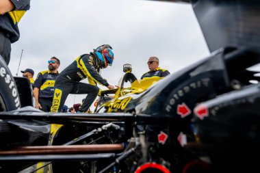 Valencia, Kaliforniya 'dan INDYCAR Serisi sürücüsü COLTON HERTA (26), ABD' nin Madison kentindeki World Wide Technology Raceway 'de Bommarito Otomotiv Grubu 500 için kalite hazırlığı yapmaktadır..