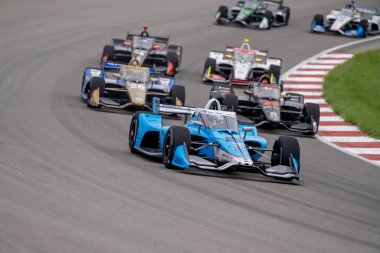 INDYCAR Serisi sürücüsü, Toronto, Kanada 'dan DEVLIN DeFRANCESCO (29), Madison IL' deki World Wide Technology Raceway 'de Bommarito Otomotiv Grubu 500 sırasında dönüşlerde yarışıyor..