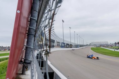 Auckland, Yeni Zelandalı INDYCAR Serisi sürücüsü SCOTT DIXON (9), Madison, IL 'deki World Wide Technology Raceway' de Bommarito Otomotiv Grubu 500 'ü kazandı..