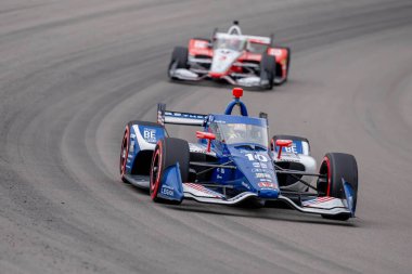INDYCAR Serisi sürücüsü, Barcelona, İspanya 'dan ALEX PALOU (10), Madison IL' deki World Wide Technology Raceway 'de Bommarito Otomotiv Grubu 500 sırasında dönüşlerde yarışır..
