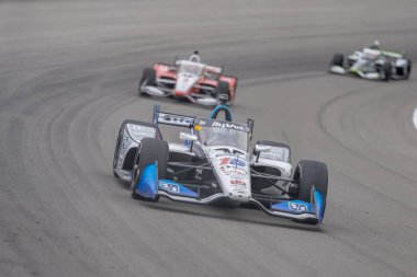 New Albany, Ohio 'dan INDYCAR Serisi sürücüsü GRAHAM RAHAL (15), Madison IL' deki World Wide Technology Raceway 'de Bommarito Otomotiv Grubu 500 sırasında dönüşlerde yarışır..