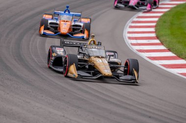 Indianapolis, Indiana 'dan INDYCAR Serisi sürücüsü ED CARPENTER (33), Madison IL' deki World Wide Technology Raceway 'de Bommarito Otomotiv Grubu 500 sırasında dönüşlerde yarışır..