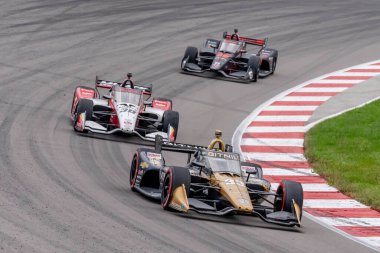 Indianapolis, Indiana 'dan INDYCAR Serisi sürücüsü ED CARPENTER (33), Madison IL' deki World Wide Technology Raceway 'de Bommarito Otomotiv Grubu 500 sırasında dönüşlerde yarışır..