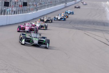 INDYCAR Serisi sürücüsü, AGUSTIN HUGO CANAPINO (R) (78) Arrecifes, Arjantin 'den, Madison IL' deki World Wide Technology Raceway 'de Bommarito Otomotiv Grubu 500 sırasında dönüşlerde yarışır..
