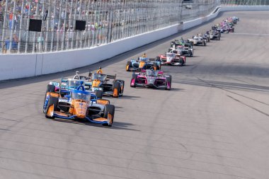 Auckland, Yeni Zelandalı INDYCAR Serisi sürücüsü SCOTT DIXON (9), Madison, IL 'deki World Wide Technology Raceway' de Bommarito Otomotiv Grubu 500 'ü kazandı..