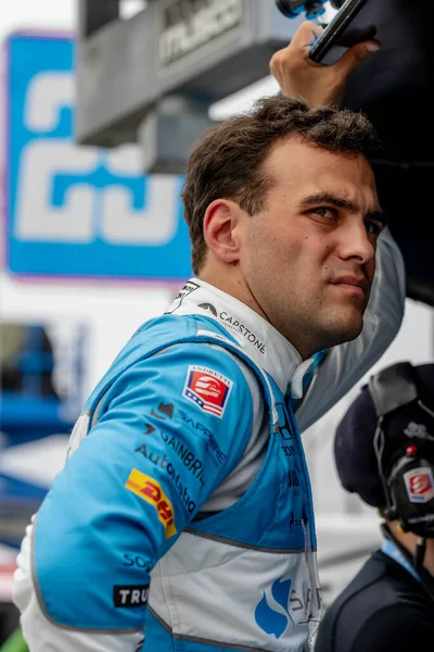 Toronto, Kanada 'dan INDYCAR Serisi sürücüsü DEVLIN DeFRANCESCO (29), ABD' nin Madison kentindeki World Wide Technology Raceway 'de Bommarito Otomotiv Grubu 500' e katılmaya hazırlanıyor..