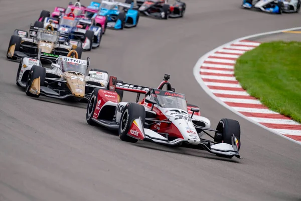 Noblesville, Indiana 'dan INDYCAR Serisi sürücüsü CONOR DALY (30), Madison IL' deki World Wide Technology Raceway 'de Bommarito Otomotiv Grubu 500 sırasında dönüşlerde yarışıyor..