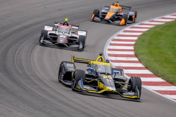 Valencia, Kaliforniya 'dan INDYCAR Serisi sürücüsü COLTON HERTA (26), Madison IL' deki World Wide Technology Raceway 'de Bommarito Otomotiv Grubu 500 sırasında dönüşlerde yarışır..
