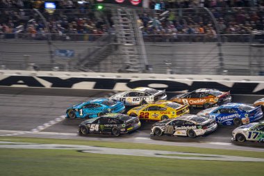 NASCAR Cup Driver, Ross Chastain (1) Daytona FL 'deki Daytona International Speedway' de Coca Cola Zero Sugar 400 için yarışıyor..