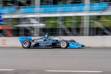 INDYCAR Serisi sürücüsü, Christchurch, Yeni Zelanda 'dan SCOTT MCLaughLIN (3) Portland' daki Portland Uluslararası Yarış Pisti 'nde düzenlenen Bitnile.com Grand Prix tatbikatı sırasında dönüşler boyunca seyahat eder..