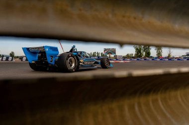 INDYCAR Serisi sürücüsü, Christchurch, Yeni Zelanda 'dan SCOTT MCLaughLIN (3) Portland' daki Portland Uluslararası Yarış Pisti 'nde düzenlenen Bitnile.com Grand Prix tatbikatı sırasında dönüşler boyunca seyahat eder..