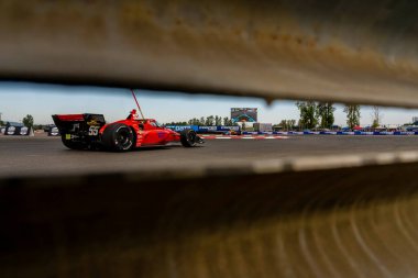 Kopenhag, Danimarka 'dan INDYCAR Serisi sürücüsü BENJAMIN PEDERSEN (R) (55) Portland veya Portland' daki Portland Uluslararası Yarış Pisti 'nde Bitnile.com Grand Prix tatbikatı sırasında dönüşler boyunca seyahat eder..