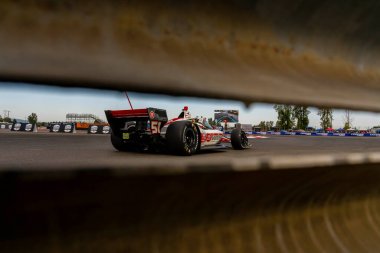 Payette, Idaho 'dan STING RAY ROBB (R) (51), Portland' daki Portland Uluslararası Yarış Pisti veya Portland Uluslararası Yarış Pisti 'nde Bitnile.com Grand Prix tatbikatı sırasında dönüşler boyunca seyahat eder..