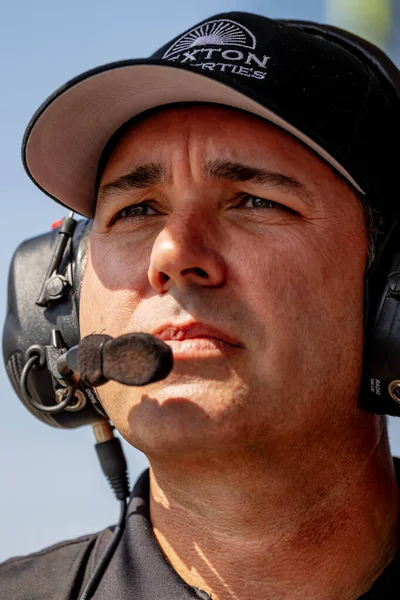 Indycarシリーズチームマネージャー兼ストラテジスト Larry Foytは ポートランドのポートランド国際レースウェイでポートランドのBitnile Comグランプリの資格を得るためにチームが準備するとき または — ストック写真