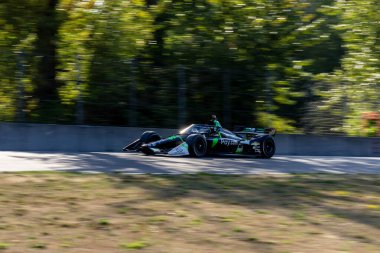 INDYCAR Serisi sürücüsü, AGUSTIN HUGO CANAPINO (R) (78) Arrecifes, Arjantin, Portland 'da Portland Uluslararası Yarış Pisti' ndeki Bitnile.com Grand Prix 'inin son antrenman oturumunda geriye doğru seyahat etmektedir..