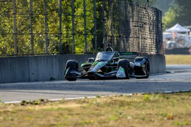 INDYCAR Serisi sürücüsü, AGUSTIN HUGO CANAPINO (R) (78) Arrecifes, Arjantin, Portland 'da Portland Uluslararası Yarış Pisti' ndeki Bitnile.com Grand Prix 'inin son antrenman oturumunda geriye doğru seyahat etmektedir..