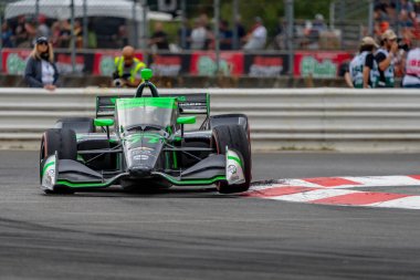 INDYCAR Serisi sürücüsü, Cambridge, Cambridgeshire, İngiltere 'den CALLUM ILOTT (77) Portland' da Portland Uluslararası Yarış Pisti 'nde Bitnile.com Grand Prix sırasında yarışır..
