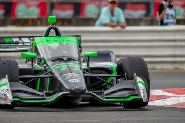 INDYCAR Serisi sürücüsü, Cambridge, Cambridgeshire, İngiltere 'den CALLUM ILOTT (77) Portland' da Portland Uluslararası Yarış Pisti 'nde Bitnile.com Grand Prix sırasında yarışır..