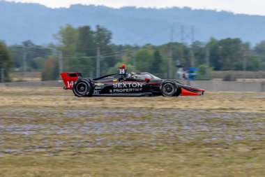 Woodbury, Connecticut 'tan INDYCAR Serisi sürücüsü SANTINO FERRUCCI (14) Portland veya Portland' daki Portland Uluslararası Yarış Pisti 'nde Bitnile.com Grand Prix sırasında virajlarda yarışır..