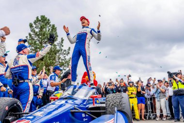 INDYCAR Serisi sürücüsü, Barcelona, İspanya 'dan ALEX PALOU (10), Portland Bitnile.com Grand Prix' sini kazandı ve Portland 'daki Portland International Raceway' de şampiyonluğu kazandı..