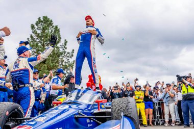 INDYCAR Serisi sürücüsü, Barcelona, İspanya 'dan ALEX PALOU (10), Portland Bitnile.com Grand Prix' sini kazandı ve Portland 'daki Portland International Raceway' de şampiyonluğu kazandı..