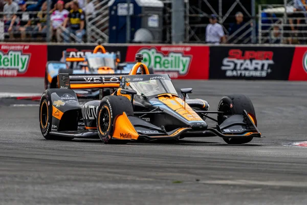 INDYCAR Serisi sürücüsü, PATO OWARD (5) Monterey, Meksika, Portland 'da Portland Uluslararası Yarış Pisti' nde Bitnile.com Grand Prix sırasında virajlarda yarışır..