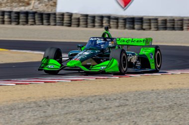 New Albany, Ohio 'dan INDYCAR serisi sürücüsü, GRAHAM RAHAL (15), Monterey' deki WeatherTech Raceway Laguna Seca 'da düzenlenen Firestone Grand Prix tatbikatı sırasında virajlardan geçer..