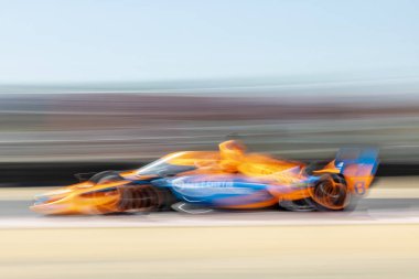 INDYCAR Serisi sürücüsü, FELIX ROSENQVIST (6), Monterey, Monterey 'deki WeatherTech Raceway Laguna Seca' da düzenlenen Firestone Grand Prix tatbikatı sırasında dönüşler boyunca seyahat eder..