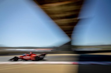 Kopenhag, Danimarka 'dan INDYCAR Serisi sürücüsü BENJAMIN PEDERSEN (R) (55), Monterey' deki WeatherTech Raceway Laguna Seca 'da düzenlenen Firestone Grand Prix tatbikatı sırasında virajlardan geçer..