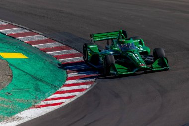 INDYCAR Serisi sürücüsü, Christchurch, Yeni Zelanda 'dan MARCUS ARMSTRONG (R) (11), Monterey' deki WeatherTech Raceway Laguna Seca 'da düzenlenen Firestone Grand Prix tatbikatı sırasında dönüşler boyunca seyahat eder..
