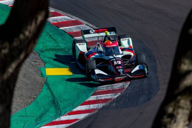 Şikago, Illinois 'den INDYCAR Serisi sürücüsü DAVID MALUKAS (18), Monterey' deki WeatherTech Raceway Laguna Seca 'da düzenlenen Firestone Grand Prix tatbikatı sırasında virajlardan geçer..