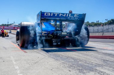 Ft. Lauderdale, Florida 'dan INDYCAR Serisi sürücüsü RYAN HUNTER-REAY (20), Monterey' deki WeatherTech Raceway Laguna Seca 'da yapılan Firestone Grand Prix antrenmanı sırasında pit yolundan çıkıyor..