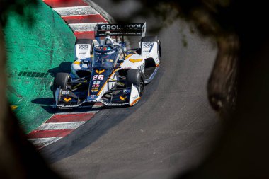 Valencia, Kaliforniya 'dan INDYCAR Serisi sürücüsü, COLTON HERTA (26), Monterey' deki WeatherTech Raceway Laguna Seca 'da düzenlenen Firestone Grand Prix tatbikatı sırasında virajlardan geçer..