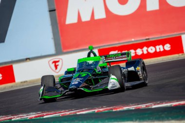 INDYCAR Serisi sürücüsü, Cambridge, Cambridgeshire, İngiltere 'den CALLUM ILOTT (77), Monterey' deki WeatherTech Raceway Laguna Seca 'da Monterey' in Firestone Grand Prix tatbikatı sırasında dönüşlerde seyahat eder..