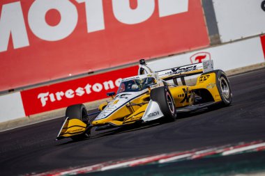 INDYCAR Serisi sürücüsü, Christchurch, Yeni Zelanda 'dan SCOTT MCLaughLIN (3), Monterey' deki WeatherTech Raceway Laguna Seca 'da düzenlenen Firestone Grand Prix tatbikatı sırasında dönüşler boyunca seyahat eder..