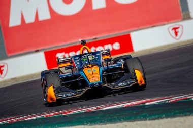 Monterey, Meksika 'dan INDYCAR serisi sürücüsü PATO OWARD (5), Monterey' deki WeatherTech Raceway Laguna Seca 'da Monterey' in Firestone Grand Prix tatbikatı sırasında virajlardan geçer..