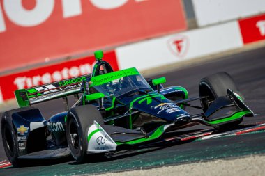 INDYCAR Serisi sürücüsü, Cambridge, Cambridgeshire, İngiltere 'den CALLUM ILOTT (77), Monterey' deki WeatherTech Raceway Laguna Seca 'da Monterey' in Firestone Grand Prix tatbikatı sırasında dönüşlerde seyahat eder..