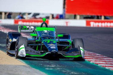 INDYCAR Serisi sürücüsü, Cambridge, Cambridgeshire, İngiltere 'den CALLUM ILOTT (77), Monterey' deki WeatherTech Raceway Laguna Seca 'da Monterey' in Firestone Grand Prix tatbikatı sırasında dönüşlerde seyahat eder..