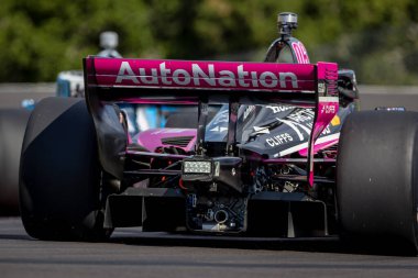 Brezilya, Sao Paulo 'dan INDYCAR Serisi sürücüsü HELIO CASTRONEVES (06), Monterey' deki WeatherTech Raceway Laguna Seca 'da düzenlenen Firestone Grand Prix tatbikatı sırasında dönüşler boyunca seyahat eder..