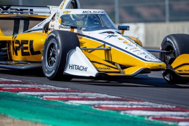 INDYCAR Serisi sürücüsü, Christchurch, Yeni Zelanda 'dan SCOTT MCLaughLIN (3), Monterey' deki WeatherTech Raceway Laguna Seca 'da düzenlenen Firestone Grand Prix tatbikatı sırasında dönüşler boyunca seyahat eder..