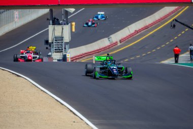 Firestone Serisi sürücüsü, Sao Paulo, Brezilya 'dan VICTOR FRANZONNI (75) tarafından INDYCAR NXT, Monterey Firestone Grand Prix' inde Monterey 'deki WeatherTech Raceway Laguna Seca' da yarışır..