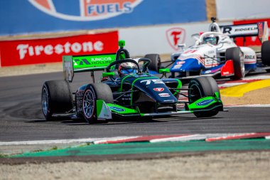 Firestone Serisi sürücüsü, Sao Paulo, Brezilya 'dan VICTOR FRANZONNI (75) tarafından INDYCAR NXT, Monterey Firestone Grand Prix' inde Monterey 'deki WeatherTech Raceway Laguna Seca' da yarışır..