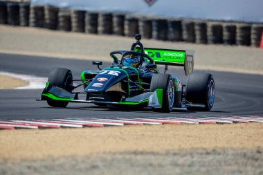 Indianapolis, Indiana 'dan MATT BRABHAM (76) tarafından yazılan INDYCAR NXT, Monterey' deki WeatherTech Raceway Laguna Seca 'da düzenlenen Firestone Grand Prix sırasında yarışır..