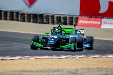 Firestone Serisi sürücüsü, Sao Paulo, Brezilya 'dan VICTOR FRANZONNI (75) tarafından INDYCAR NXT, Monterey Firestone Grand Prix' inde Monterey 'deki WeatherTech Raceway Laguna Seca' da yarışır..