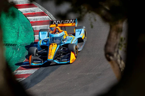 Nevada City, Kaliforniya 'dan INDYCAR Serisi sürücüsü ALEXANDER ROSSI (7), Monterey' deki WeatherTech Raceway Laguna Seca 'da düzenlenen Firestone Grand Prix tatbikatı sırasında virajlardan geçer..