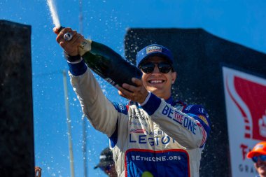 INDYCAR Serisi sürücüsü, Barcelona, İspanya 'dan ALEX PALOU (10), Monterey, CA' de WeatherTech Raceway Laguna Seca 'da Astor Kupası ve şampiyonluğu kazandı..