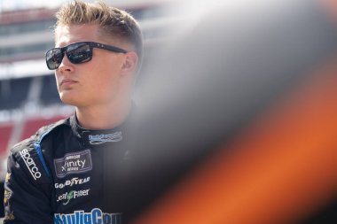NASCAR Xfinity Serisi Sürücüsü Derek Kraus (11), Bristol TN 'deki Bristol Motor Yarış Pisti' nde Food City 300 için antrenman yapıyor..
