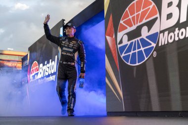 NASCAR Xfinity Serisi Sürücüsü Ryan Ellis (43) Bristol TN 'deki Bristol Motor Yarış Pistinde Food City 300 için tanıtıldı..